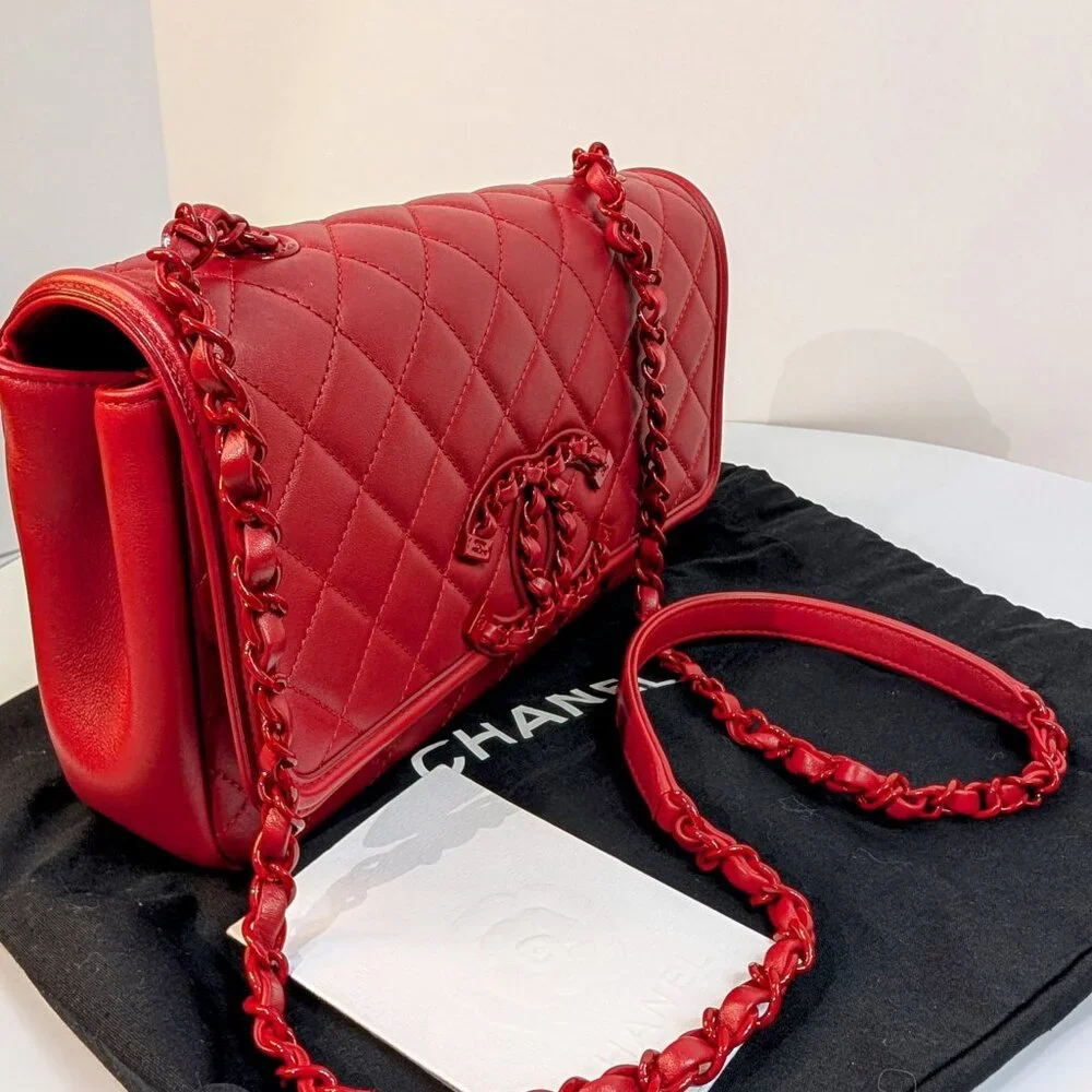 Chanel Rare Classic All-Red Flap Bag in Quilted Lambskin with Filigree CC - Picture 2 of 16